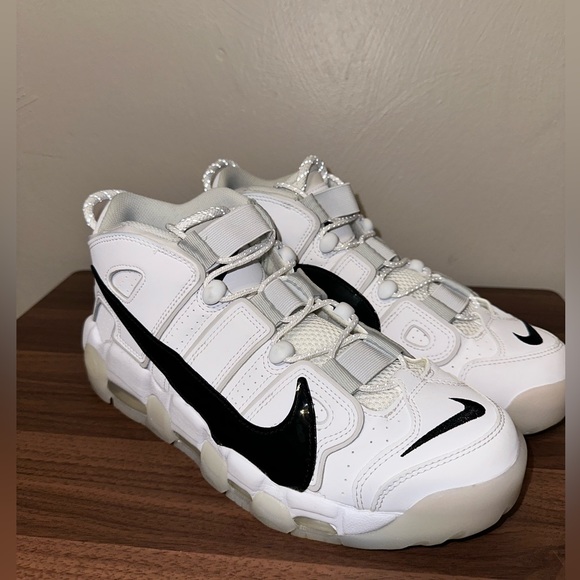 Air More Uptempo Size 9.5 - Picture 3 of 7